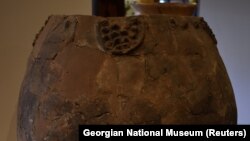 Gürjüstanyň Milli muzeýindäki gadymy çakyr küýzesi, Tbilisi