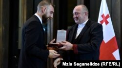 საქართველოს პრეზიდენტმა ჰუმანური იდეების გავრცელებისა და ქვეყნის წინაშე აღმატებული ღვაწლისათვის ბრწყინვალების საპრეზიდენტო ორდენით დააჯილდოვა ფეხბურთელი გურამ კაშია
