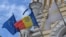 В Кишиневе в знак траура приспущены государственные флаги. 