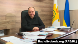 Володимир Струк у своєму кабінеті у міській раді міста Кремінної