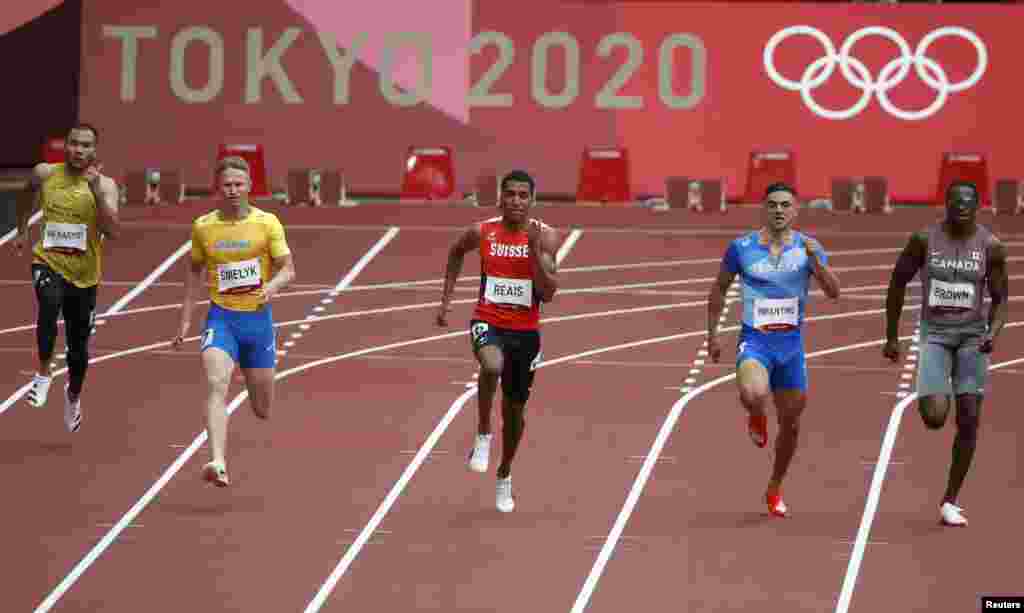 Сергей Смелик из Украины принимает участие в соревнованиях по легкой атлетике. Мужчины на 200 метров, 1 этап. Токио, 3 августа 2021 &nbsp;