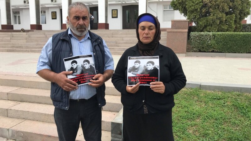 Родители убитых силовиками братьев Гасангусеновых временно приостановили акцию протеста 