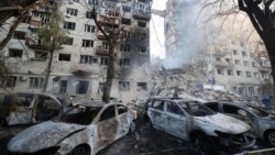 Consecințele loviturilor rusești asupra unor case de locuit din Kiev, pe 17 iunie 2025 