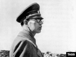 Alman ordusunda qulluq etmiş rus generalı Vlasov, 1945
