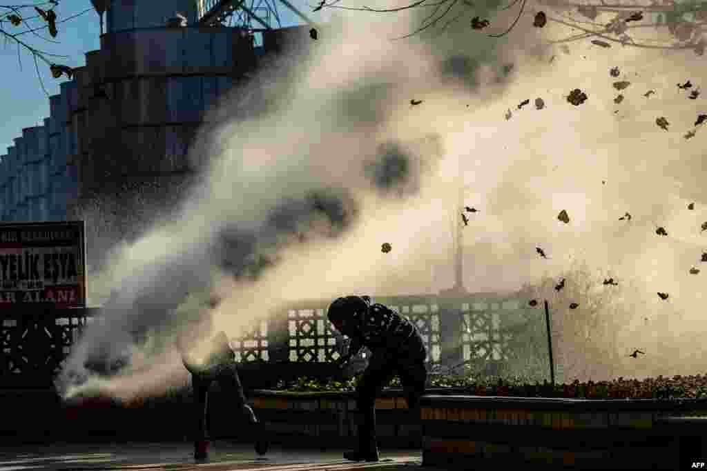 Turkish riot police use a water cannon to disperse protesters from Diyarbakir&#39;s historic Sur district which has been placed under a curfew following the killing of a prominent Kurdish lawyer in the city on November 28. (AFP/Ilyas Akengin)