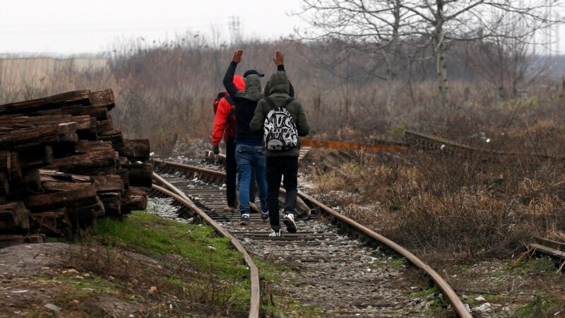 Полицијата на Хрватска и Србија уапси 17 осомничени за криумчарење мигранти  