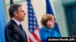 Secretarul de stat american Antony Blinken și cancelara germană Angela Merkel la Berlin, 23 iunie 2021.