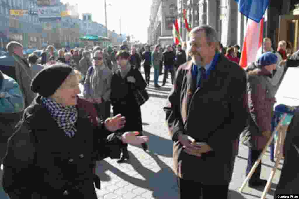 Збор подпісаў за Андрэя Саньнікава ў Менску