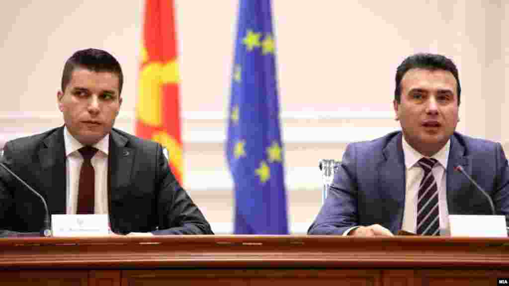 МАКЕДОНИЈА - Со овој акциски план ќе се спречи корупцијата на Владата и ќе се расчисти со коруптивните остатоци од минатиот режим, рекоа денеска премиерот Зоран Заев и вицепремиерот Љупчо Николовски, на презентацијата на акцискиот план за борба против корупцијата.