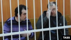Илья Потапов (справа) и Владимир Мухамедов на слушаниях в суде 