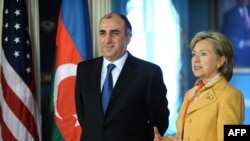Эльмар Мамедъяров (слева) и Хилари Клинтон, Вашингтон, 5 мая 2009