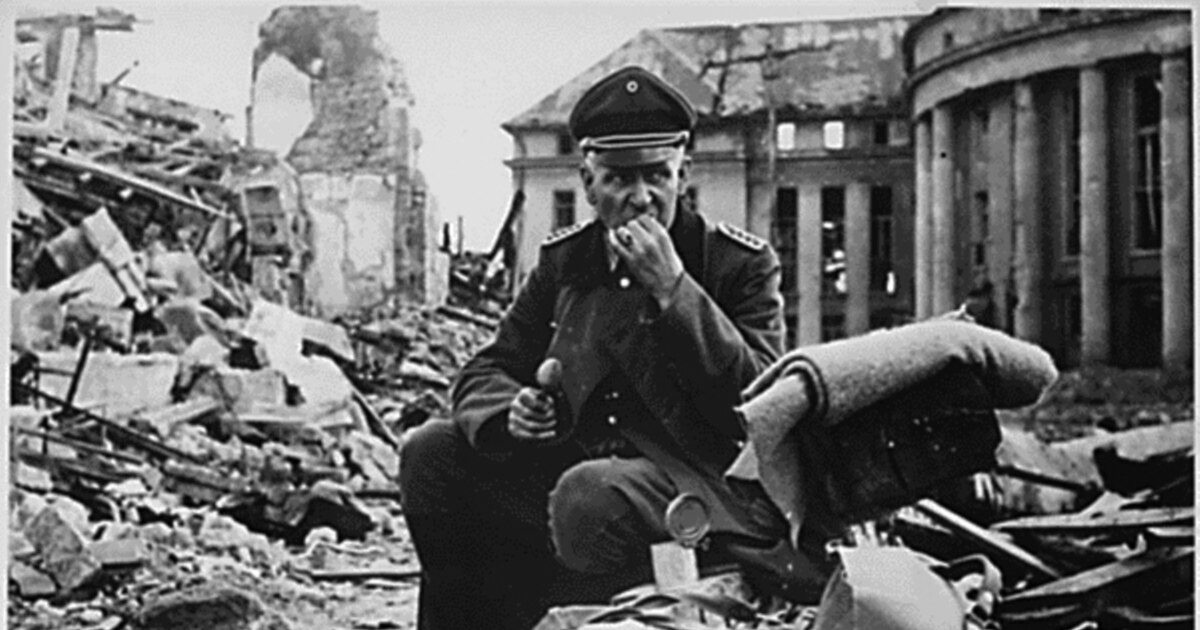 Нағыз қызды шешіндіріп Нағыз қызды шешіндіріп