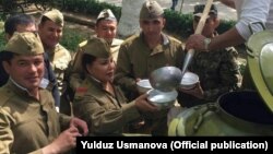 Юлдуз Усмонова "Ўлмас полк" тадбирида.