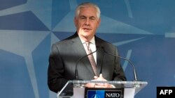 ABŞ-nyň döwlet sekretary Reks Tillerson NATO-nyň maslahatynda çykyş edýär. 31-nji mart, 2017 ý.
