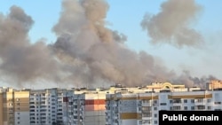 აფეთქებებით გამოწვეული კვამლი ბრიანსკში. 2026 წლის 10 მარტი