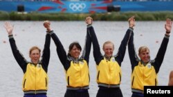 Українські веслувальниці – олімпійські чемпіонки (Коженкова на фото – друга праворуч)