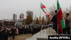 Tatar activists gather to mark the 25th anniversary of the Constitution of the Republic of Tatarstan in Kazan on November 6.