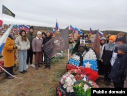 Воспитанники Нурлатского детдома на кладбище