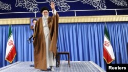 د ایران ستر مذهبي مشر ايت‌الله علي خامنه‌اي.