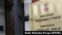 Osim u ambasadi Srbije u Podgorici i kozulatu u Herceg Novom, državljani Srbije koji žive u Crnoj Gori, moći će da glasaju na još tri biračka mjesta, u Budvi, Beranama i Sutomoru, na izborima u Srbiji koji će biti održani 3. aprila.