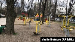 Chișinău, după impunerea stării de urgență, copiii stau în casă, vineri 20 martie 2020