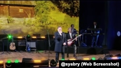 Народны артыст Беларусі Анатоль Ярмоленка на канцэрце гурту «Сябры» ў кастрычніку 2025 году. Ілюстрацыйнае фота