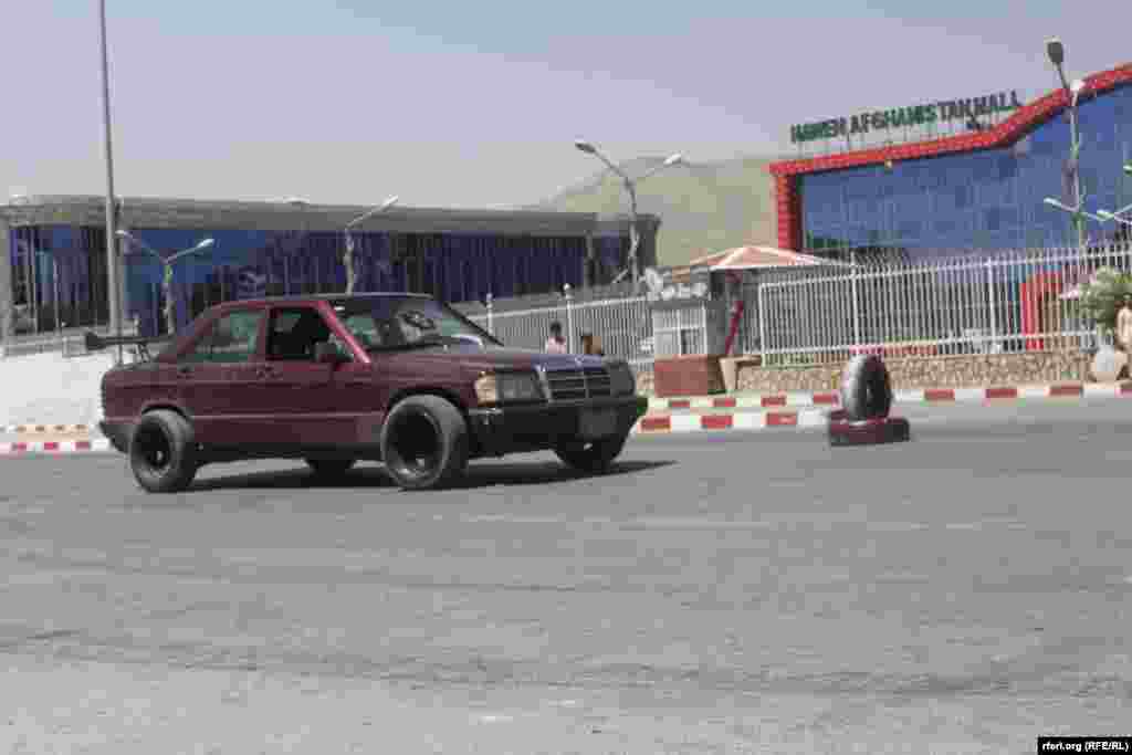 Afghanistan – Afg sport cars federation during a car show in Kabul نمایشات موتر رانی در کابل