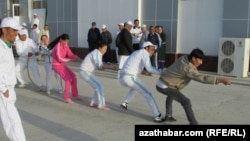 Спортивные состязания во время Недели здоровья и счастья в Туркменистане. Туркменабат, 7 апреля 2013 года.