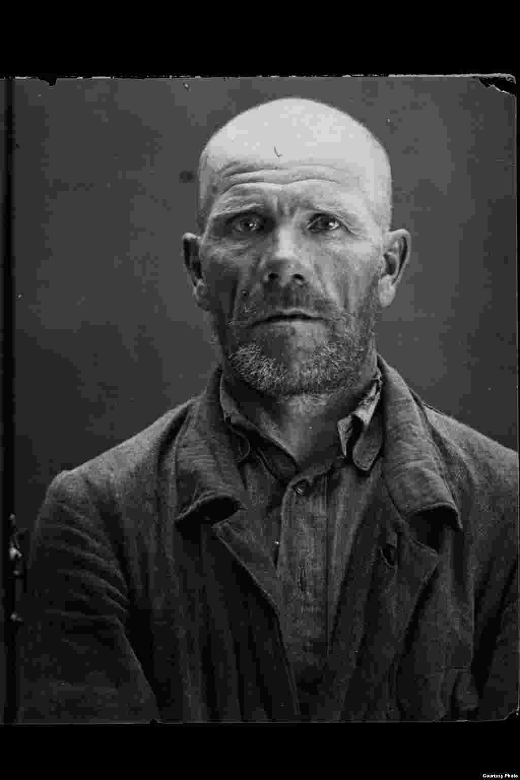 Gavrill Sergeyevich Bogdanov: Rus; i lindur n&euml; vitin 1888 n&euml; fshatin Aminevo. U arrestua nw gusht t&euml; vitit 1937, dhe po k&euml;t&euml; muaj u ekzekutua.&nbsp;