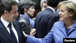 Николя Саркози и Ангела Меркель: два главных действующих лица на саммите ЕС.