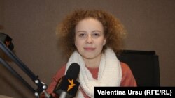 Raluca Bucătaru în studioul Europei Libere