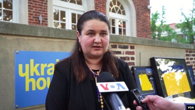 Посол України в США Оксана Маркарова на благодійному аукціоні в рамках презентації платформи United 24. Вашингтон, США, 3 червня 2022 року