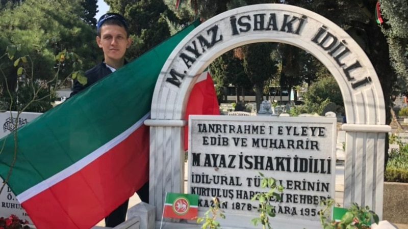 Татарские активисты обновили надписи на могиле Гаяза Исхаки в Стамбуле 