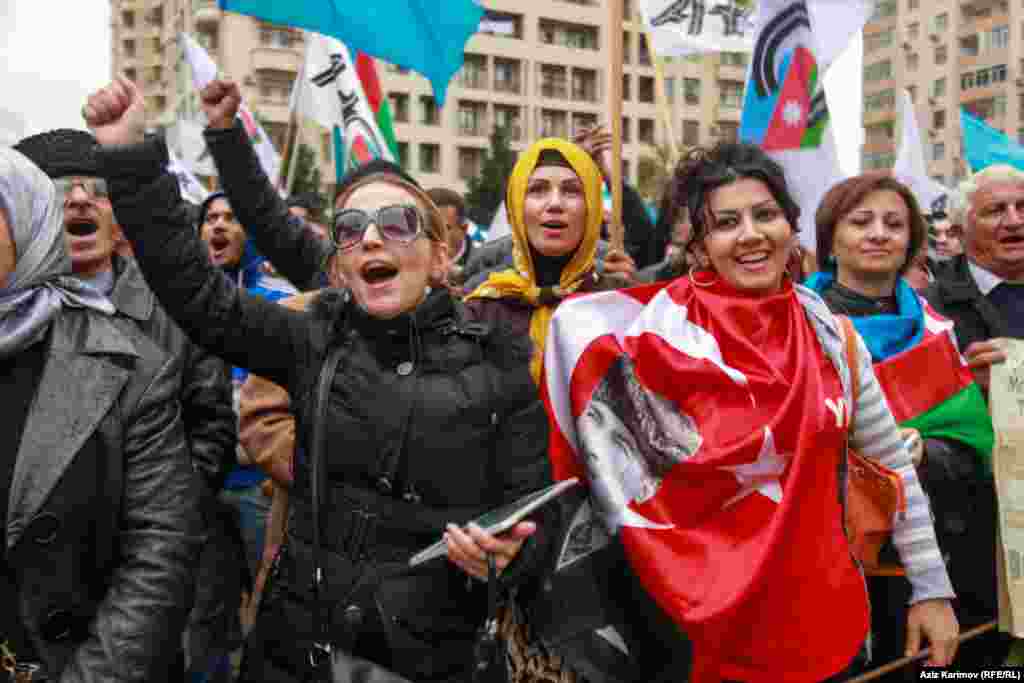 Azerbaijan. Baku. Opposition president candidate Jamil Hasanli's protest action in Baku