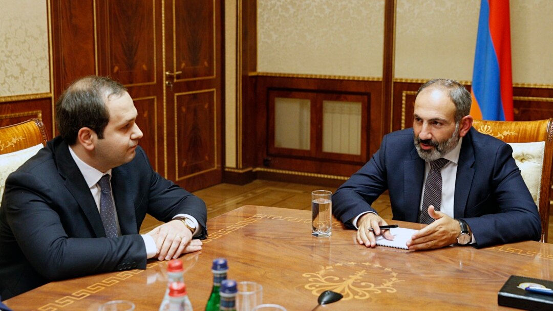Armenia -- National Security Service Director Georgi Kutoyan reports to newly elected Prime Minister Nikol Pashinian, Yerevan, 8May2018.