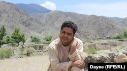 الیاس داعی خبرنگار رادیو آزادی که در انفجار بمب مقناطیسی کارگذاری شده بر موترش سال گذشته در ۱۲ نوامبر در ولایت هلمند کشته شد.