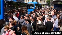 Додаткові автобуси, які влада грузинської столиці вивела на вулиці через страйк працівників метро, не справляються з потоком пасажирів