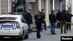 Janyndan geçen bombaçy Stambulda dört adymy öldürdi.