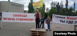 Михаил Чесалин на митинге в поддержку Рудникова