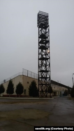 Мафтуна 30 метр баландликдаги ушбу прожектор устидан ўзини ташлаб, ўлган.