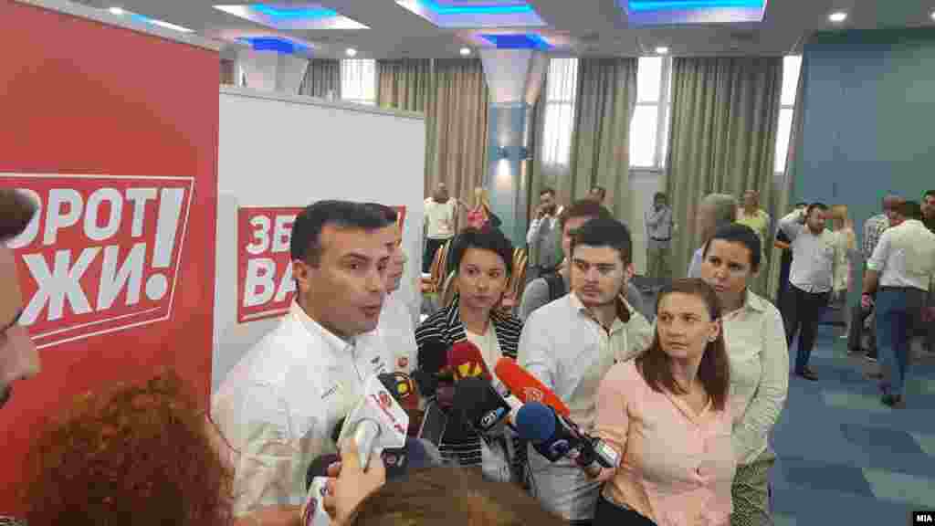 МАКЕДОНИЈА - Премиерот Зоран Заев изјави дека сфатил оти телефонските разговори меѓу него и руските комичари кои се претставуваа како поранешниот украински претседател Петро Порошенко и генералниот секретар Јенс Столтенберг се лажни кога тие беа објавени на интернет пред два дена.