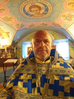 Капелан Євген П’янков служить у храмі Покрови Богородиці у військовому шпиталі у Києві