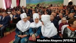 Шығыс Қазақстан облысының әкімі Даниал Ахметовпен кездесуге келген тұрғындар. Ақжар, ШҚО, 27 ақпан 2020 жыл.