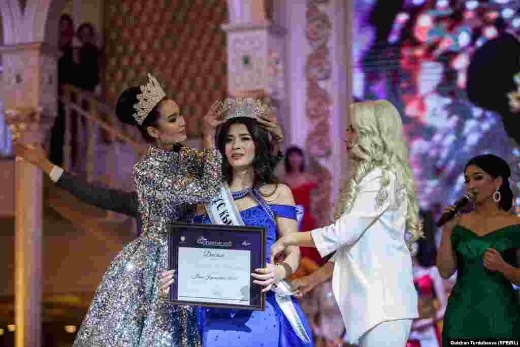 Жюри единогласно победительницей выбрали 21-летнюю Эльмару Буранбаеву. &nbsp;