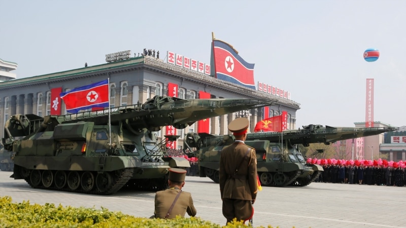 Түндүк Корея Олимпиада алдында аскердик парад өткөрдү