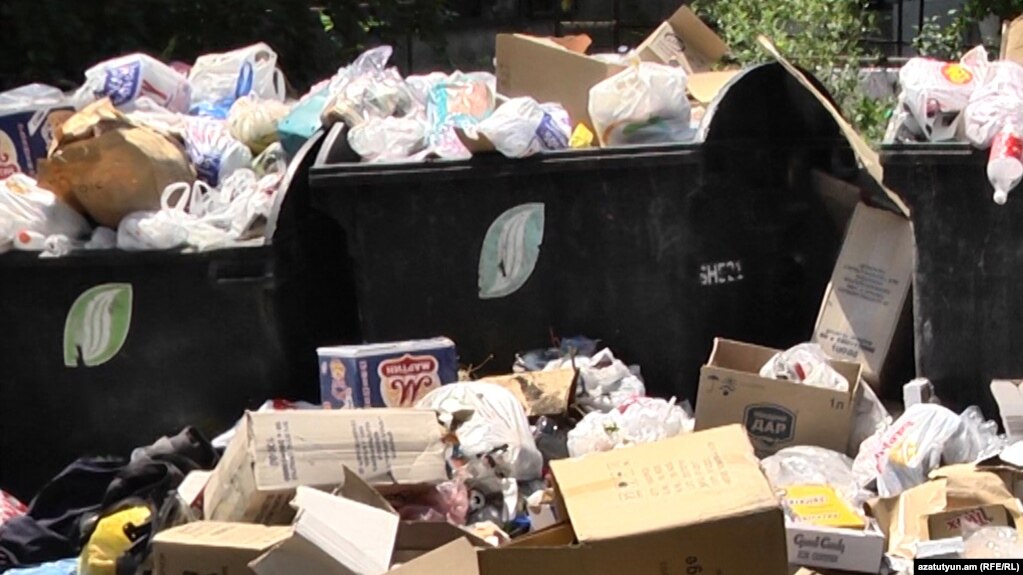 АРМЕНИЯ: Компания «Санитек» готова возобновить вывоз мусора, если муниципалитет Еревана заплатит ей