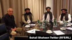 آرشیف: دیدار زلمی خلیلزاد نمایندۀ ویژۀ امریکا برای صلح افغانستان و نمایندگان طالبان در دوحه.