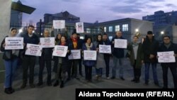 Пришедшие поддержать Афтандила Жоробекова в суде.