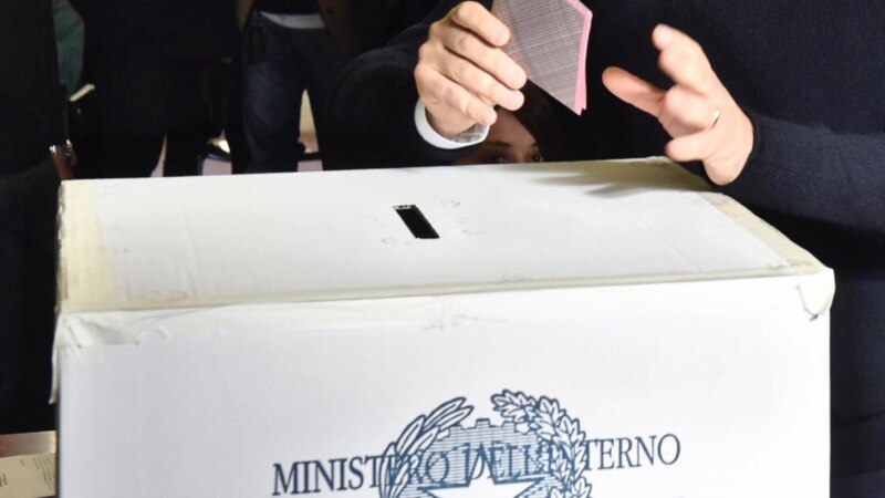 Претседателот на Италија го распушти парламентот