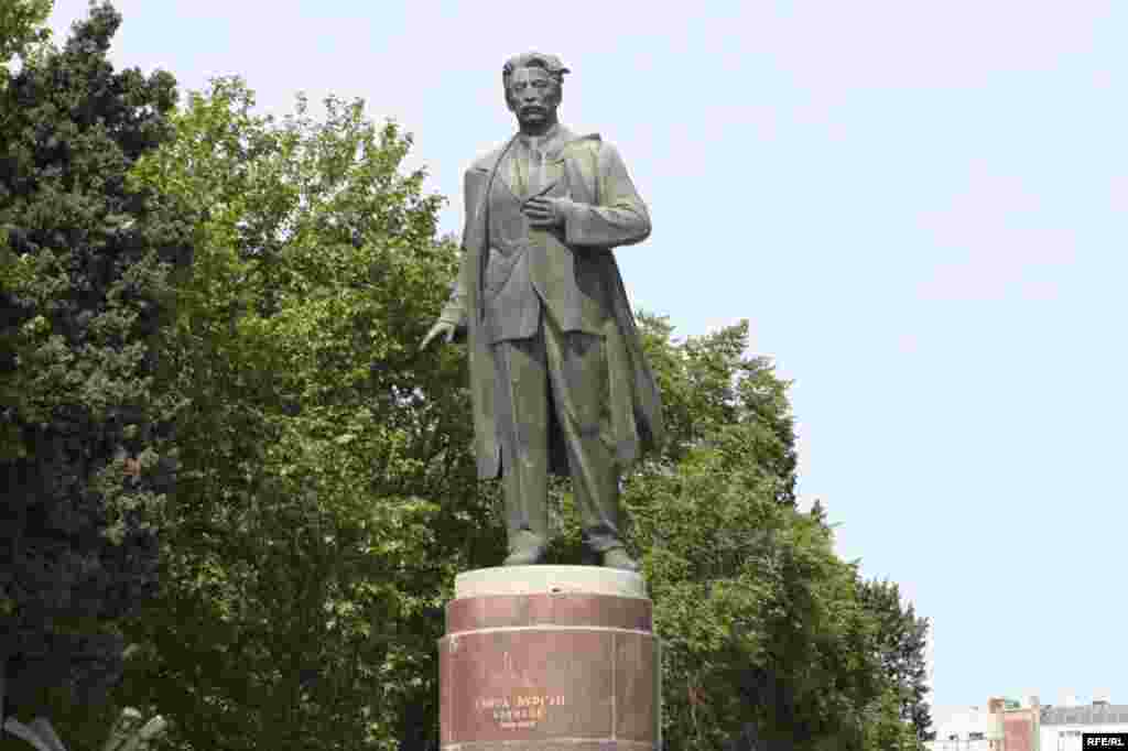 Bakı heykəllərinin ürəyindən nə keçir? #16